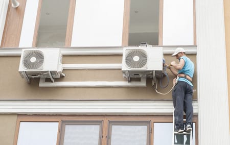 PICTURE OF MAN REPAIRING A HEATPUMP IN PHILADELPHIA PA